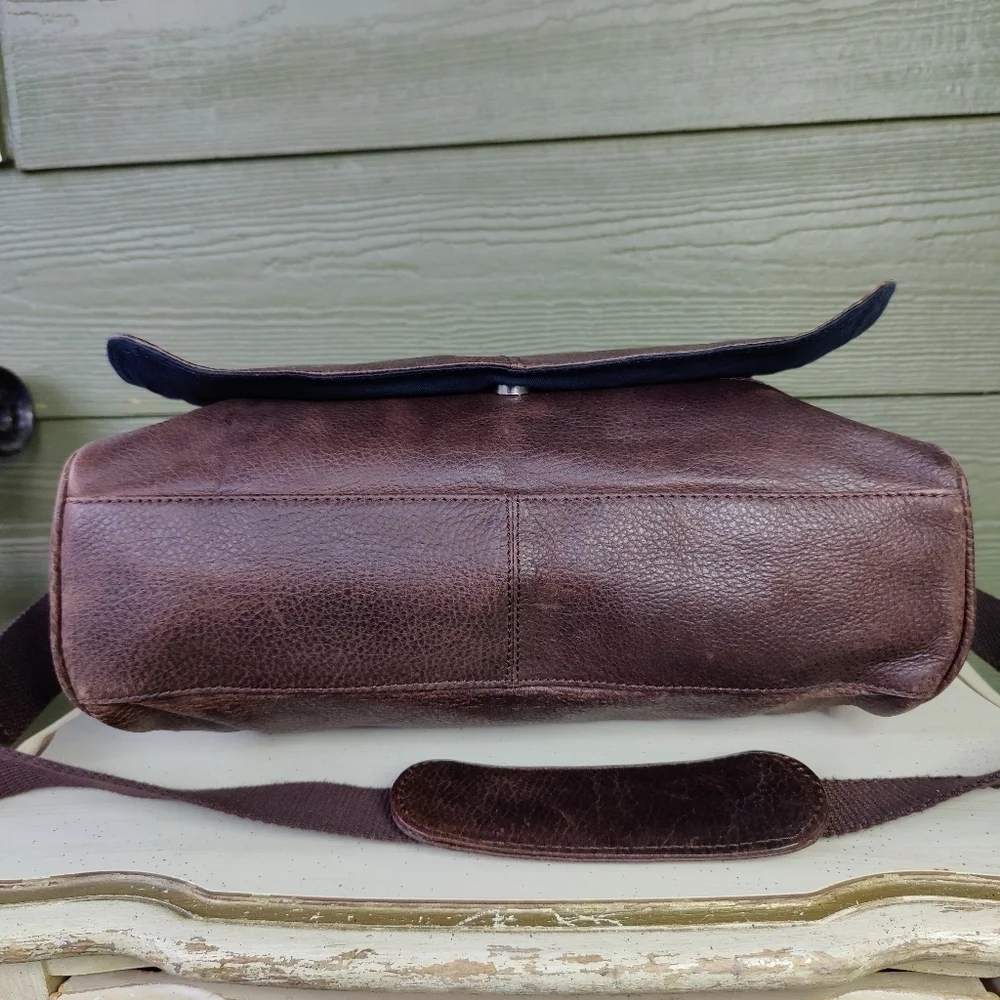 The British Belt Company Antique Cruz Dark Brown Leather Messenger Laptop Bag